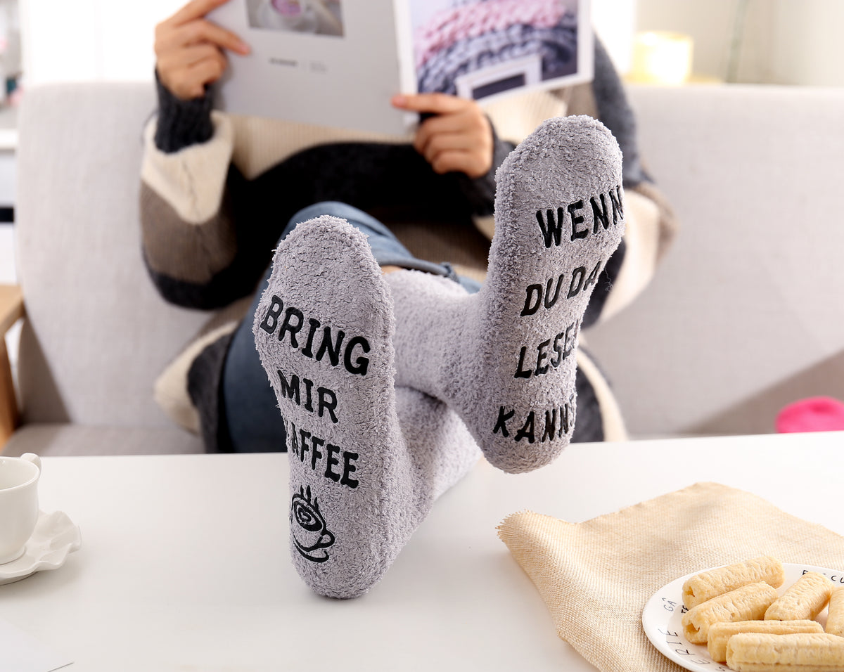 Geschenk für Frauen, Kuschelsocken mit Spruch Wenn du das lesen kannst, bring mir Kaffee,  Geburtstagsgeschenk, grau, 36-43