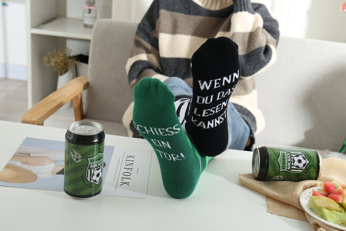 Fussball Socken in einer Geschenk-Dose, Geschenk für Männer zum Fussball Abend, Odd-Socks, WENN DU DAS LESEN KANNST, SCHIESS EIN TOR!, 39-46