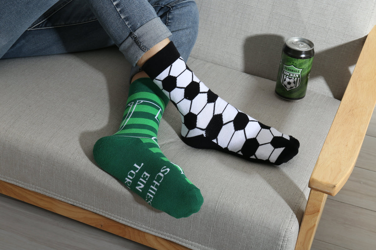 Fussball Socken in einer Geschenk-Dose, Geschenk für Männer zum Fussball Abend, Odd-Socks, WENN DU DAS LESEN KANNST, SCHIESS EIN TOR!, 39-46