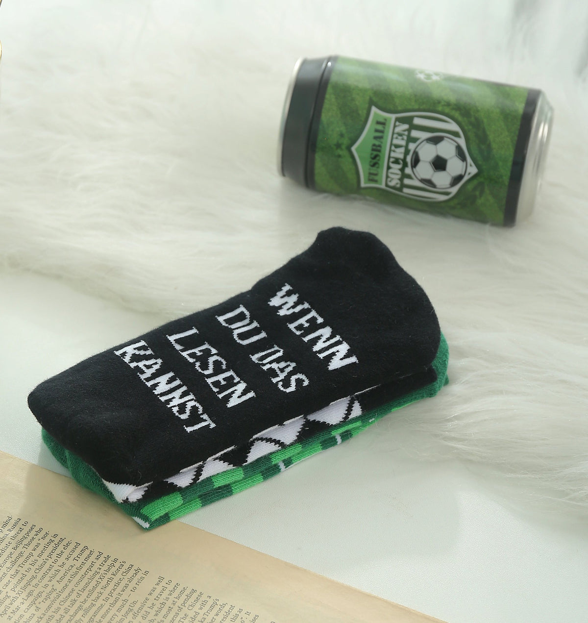 Fussball Socken in einer Geschenk-Dose, Geschenk für Männer zum Fussball Abend, Odd-Socks, WENN DU DAS LESEN KANNST, SCHIESS EIN TOR!, 39-46